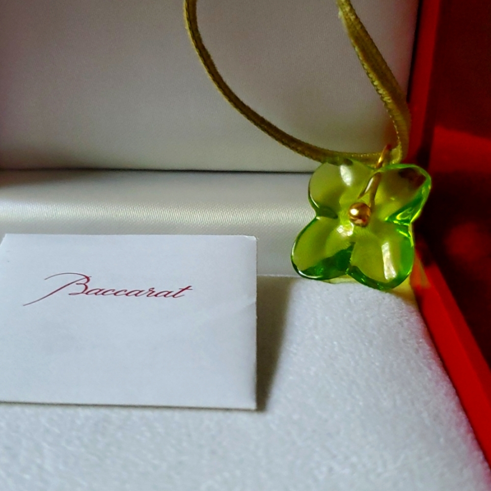 Baccarat necklace Hortensia glass and 18 K gold